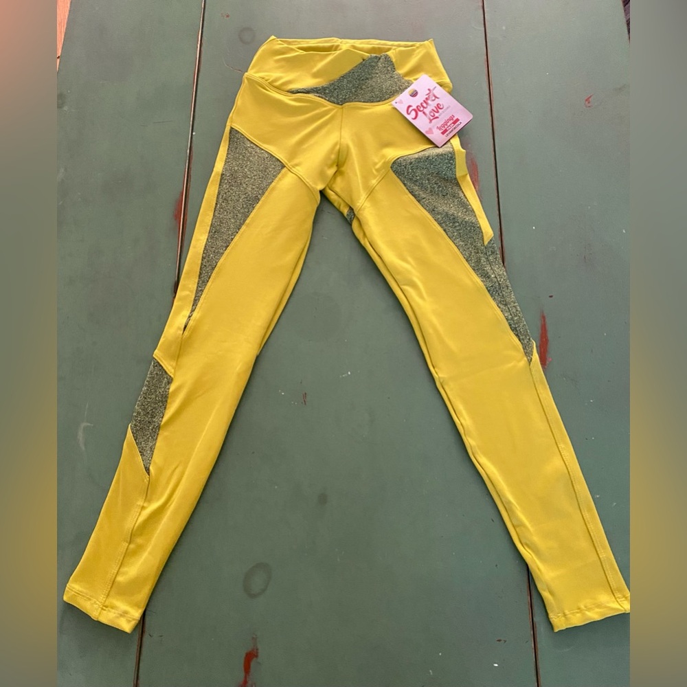 Secret Love Lime Colorblock Leggings. Size S/M. Women’s New